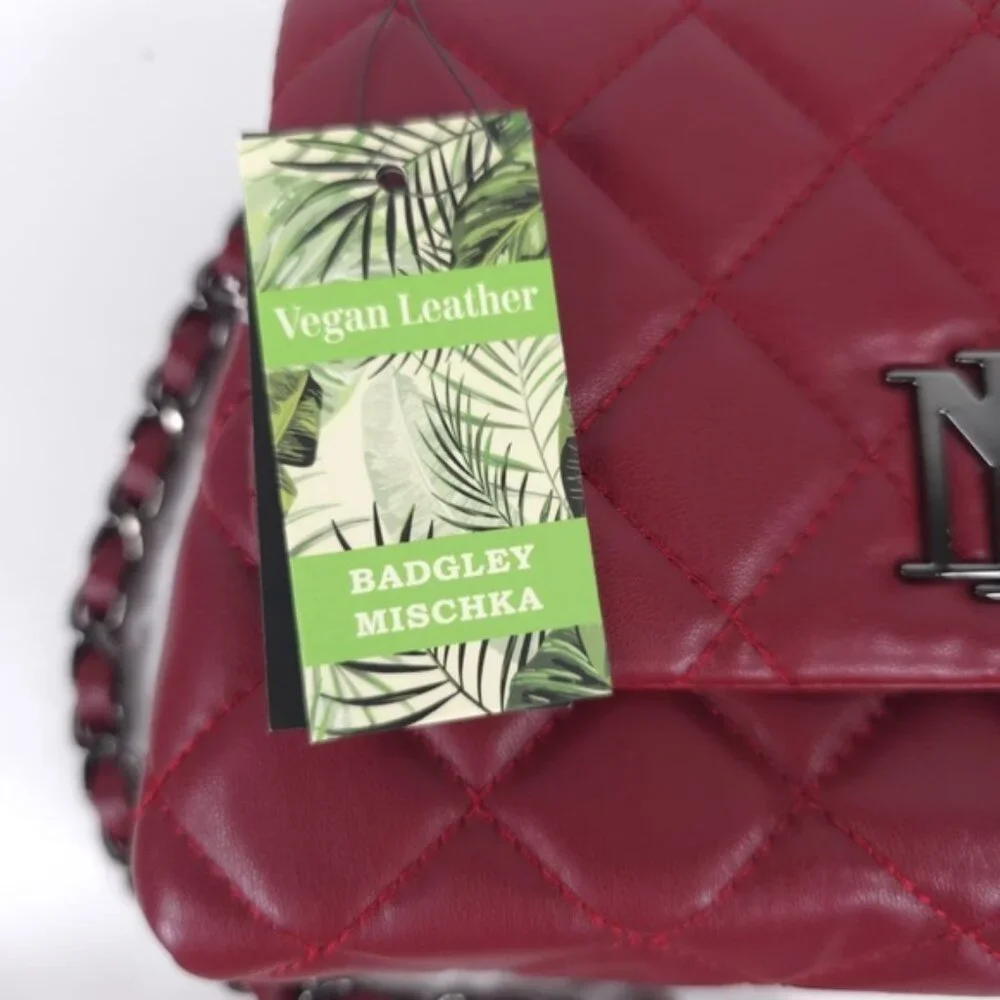 NWT BADGLEY MISCHKA DIAMOND RED VEGAN LEATHER QUILTED MESSENGER‎ BAG BMH-520